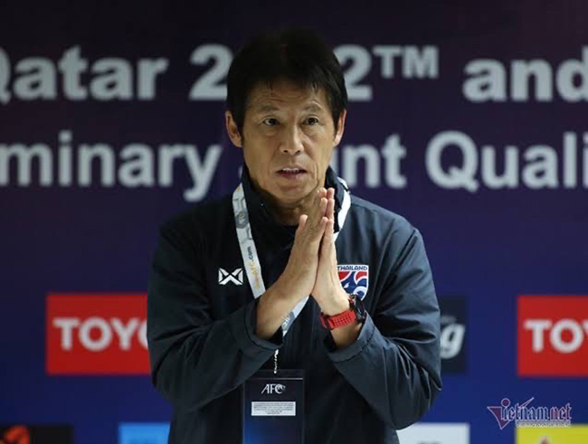 Còn HLV của tuyển Thái Lan là ông Akira Nishino nhận lương khoảng 81.000 USD/tháng (~1,88 tỷ/tháng), theo Siam Sport. 