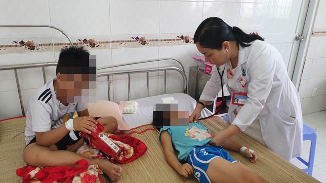 Các cháu bé hiện đang được điều trị tại bệnh viện