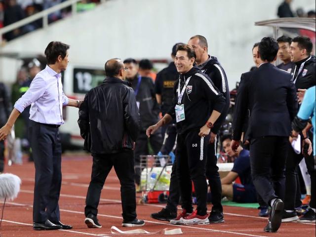 Bóng đá - Thầy Park tức giận đòi "đấu tay bo" với trợ lý Thái Lan vì bị khiêu khích