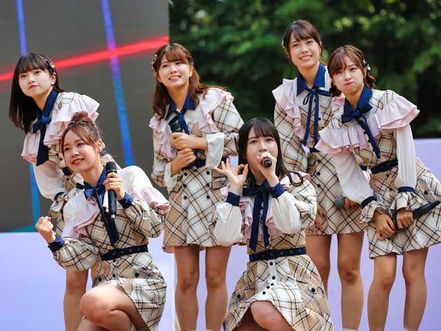 Ca nhạc - MTV - Nhóm "thánh nữ" Nhật Bản hút mọi chú ý khi trở lại Việt Nam