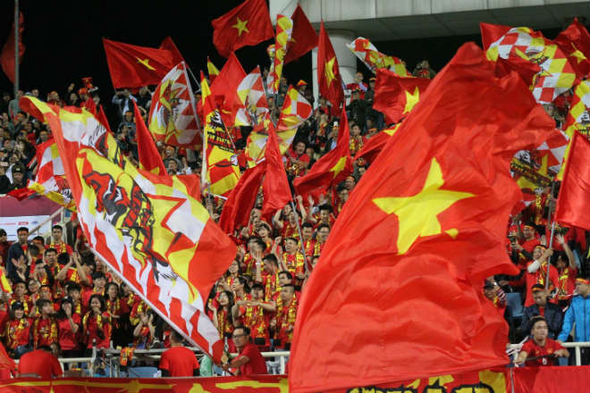 Đông đảo fan ĐT Việt Nam lấp kín 4
vạn chỗ ngồi trên khán đài sân Mỹ Đình