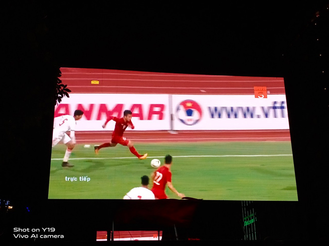 Quang Hải với tinh thần chiến đấu bền bỉ trong trận gặp UAE vào ngày 14/11/2019.