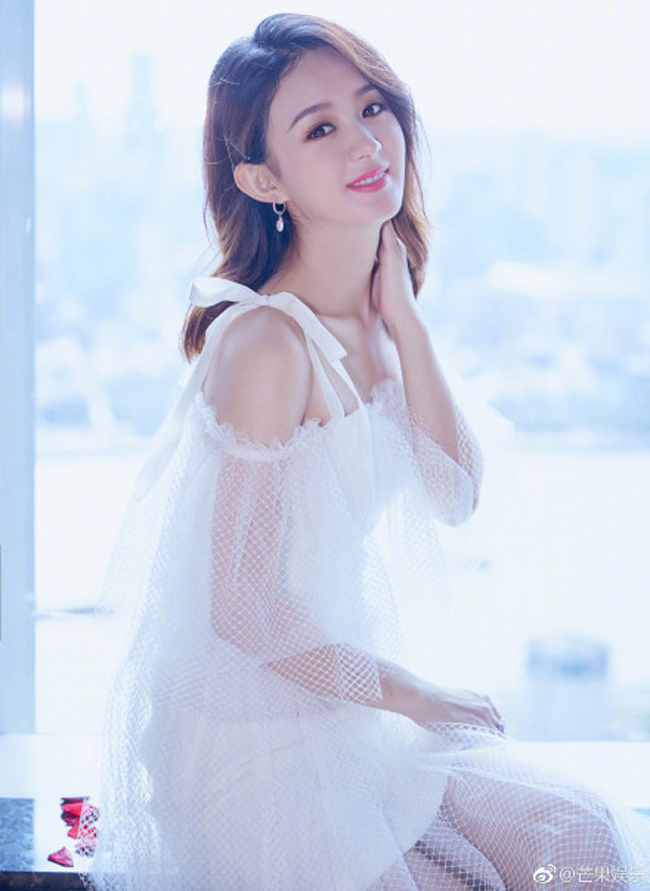 Cô sở hữu vẻ ngoài trong sáng, dịu dàng.