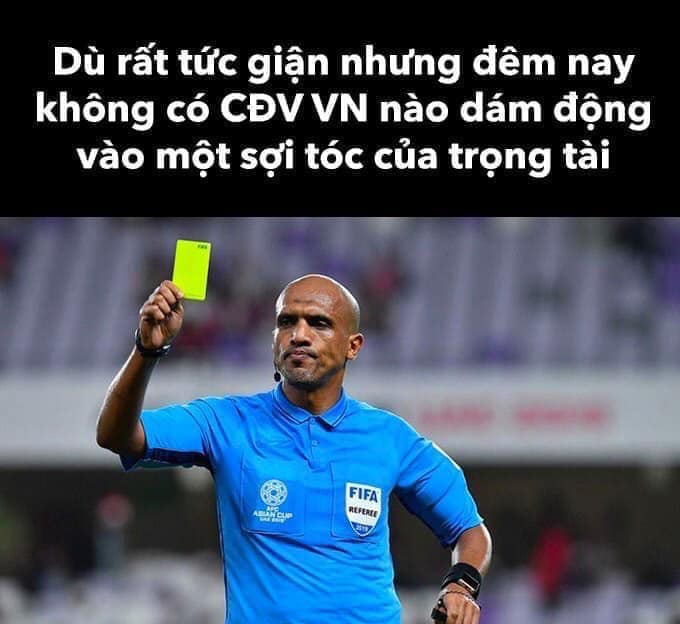 Sao Việt quyết "chơi ngải", đồng loạt đăng ảnh này về trọng tài trận VN - Thái Lan - 1