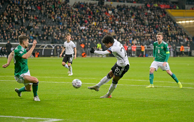 Gnabry tỏa sáng rực rỡ