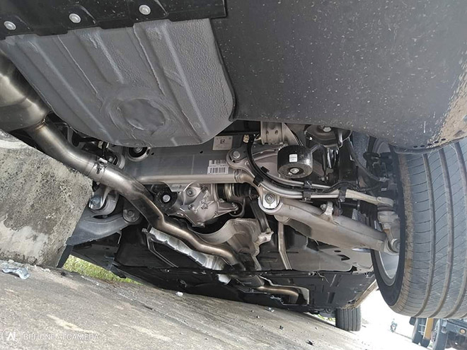 VinFast Lux A2.0 gặp tai nạn hy hữu, bảng báo giá sửa chữa đắt hơn một chiếc Kia Morning mới - 2