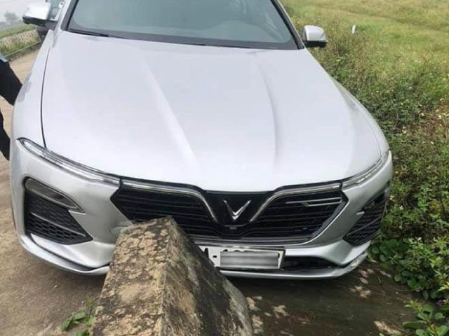 Tin tức ô tô - VinFast Lux A2.0 gặp tai nạn hy hữu, bảng báo giá sửa chữa đắt hơn một chiếc Kia Morning mới