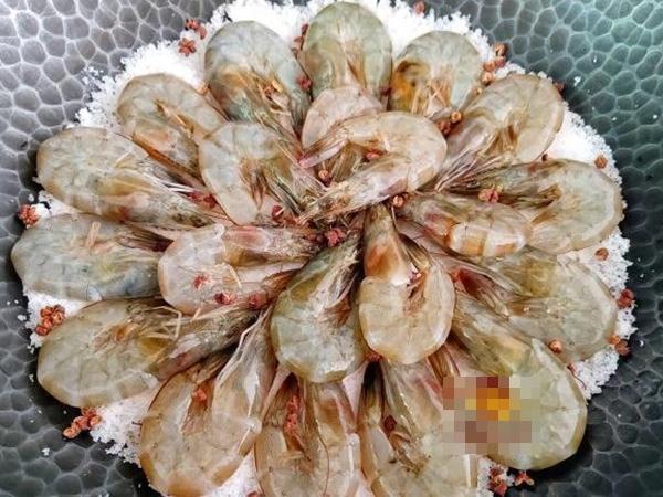 Bí quyết hấp tôm không cần nước ngon xuất sắc, ai ăn cũng mê - 3