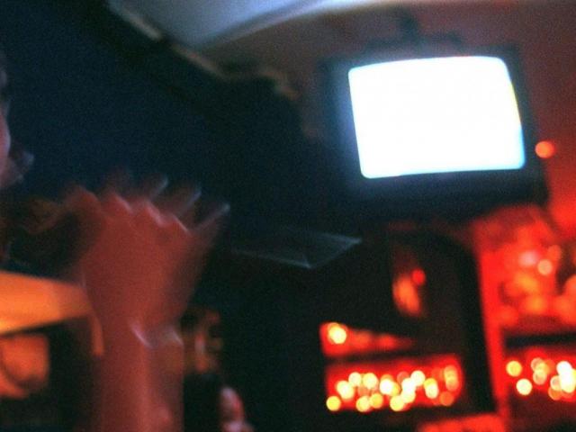 Thế giới - Bị ép làm việc ở quán karaoke, bé gái TQ bị 6 người cưỡng hiếp