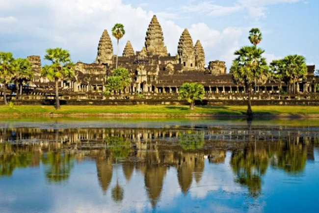 Xiêm Riệp, Campuchia: Xiêm Riệp là thủ phủ của tỉnh Xiêm Riệp ở Campuchia. Một trong những địa điểm nổi tiếng nhất của họ là ngôi đền Angkor Wat. Bên cạnh đó, họ còn có nhiều đền chùa, bảo tàng, chợ và Làng văn hóa rất đáng để ghé thăm.