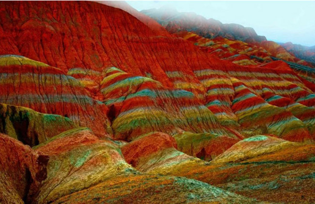 Danxia Landform, Trung Quốc: Được hình thành từ sa thạch đỏ qua nhiều thế kỷ, cảnh quan tuyệt vời này đã được ghi tên vào Danh sách Di sản Thế giới vào năm 2010. Đây là một trong những nơi bạn sẽ hối tiếc nếu bỏ qua.