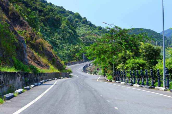 Bán đảo Sơn Trà (Đà Nẵng) là địa điểm tham quan ưa thích khách du lịch quốc tế. Ảnh: Đình Thiên