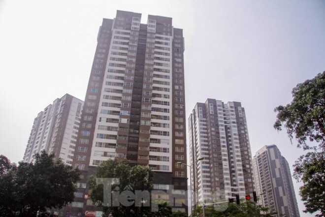 Tuy nhiên, thời gian qua cư dân tại khu đô thị cũng đã nhiều lần gửi đơn kiến nghị tới các cơ quan, chính quyền địa phương về việc khu vực này bị phá vỡ quy hoạch trong suốt 20 năm qua.