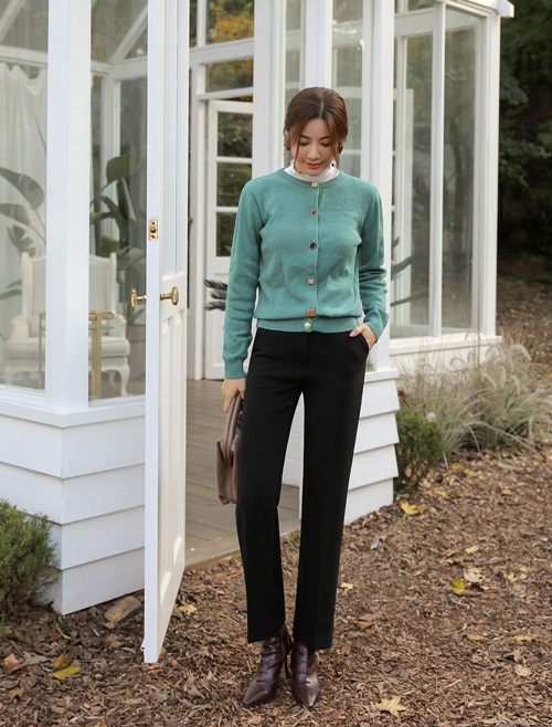 4 mẫu áo len thanh lịch hợp mặc đi làm - 8