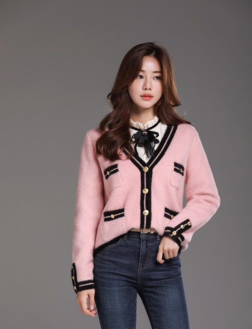 4 mẫu áo len thanh lịch hợp mặc đi làm - 12