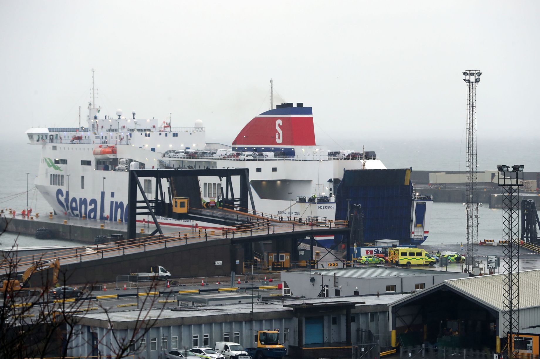 Chiếc phà của công ty vận tải&nbsp;Stena Line chở theo container có 16 người được cho là tới từ khu vực Đông Nam Á