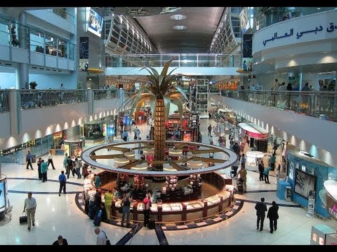 Nhiều trung tâm thương mại đồ sộ của Dubai không có gian hàng và người mua sắm (Nguồn: Bloomberg)&nbsp;