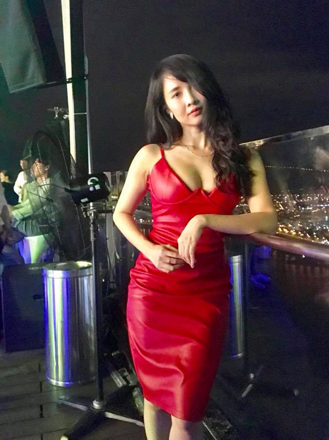 Có người còn hẹn hò đi ăn tặng quà này nọ nhưng mình từ chối vì bản chất chưa bao giờ muốn nhận quà từ người lạ. Những lúc như thế, tôi hay mắng lại&#34;, Như Thảo tiết lộ.