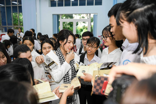 Diễn viên Minh Trang: Không thể thiếu sách quý trên con đường vượt thử thách, nắm thành công - 3