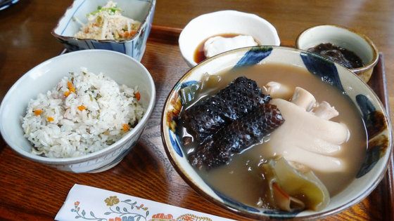 Nhắm mắt liều mình ăn thử đặc sản rắn độc ở Okinawa - 11