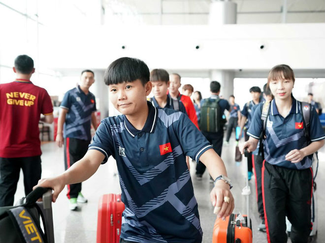 U22 Việt Nam đến Philippines dự SEA Games 30: Thầy Park và Quang Hải tươi roi rói - 8