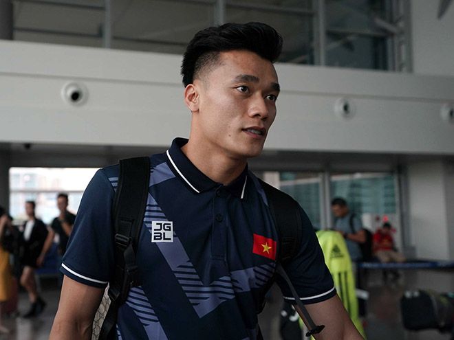 U22 Việt Nam đến Philippines dự SEA Games 30: Thầy Park và Quang Hải tươi roi rói - 3