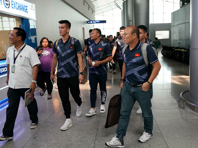 HLV Park Hang Seo và các học trò ở
đội U22 Việt Nam sang Philippines tranh hùng tại SEA Games 30