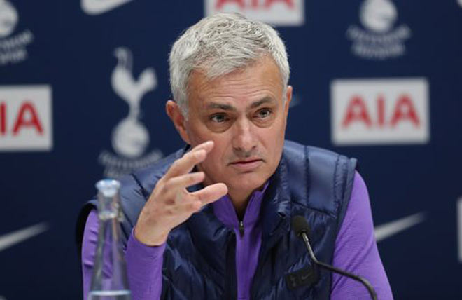 Solskjaer không bình luận về Mourinho