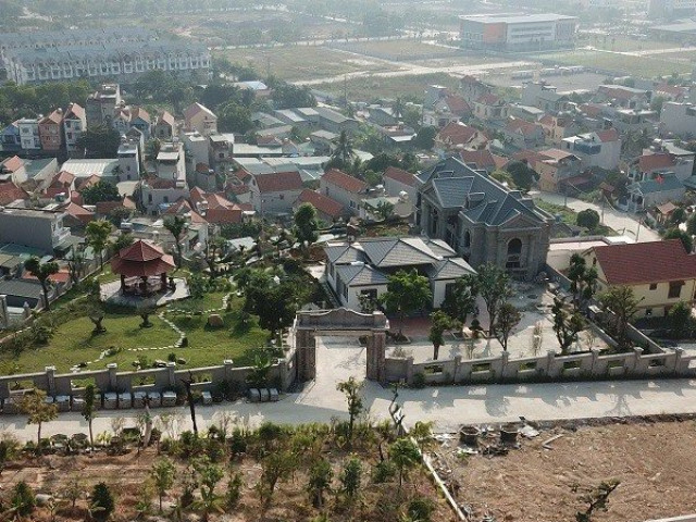 Bất động sản - Biệt thự hàng trăm m2 vô tư xây dựng không phép giữa TP.Hạ Long