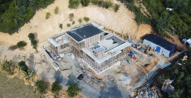 Nhiều công trình vẫn vô tư mọc lên, đang trong quá trình hoàn thiện.