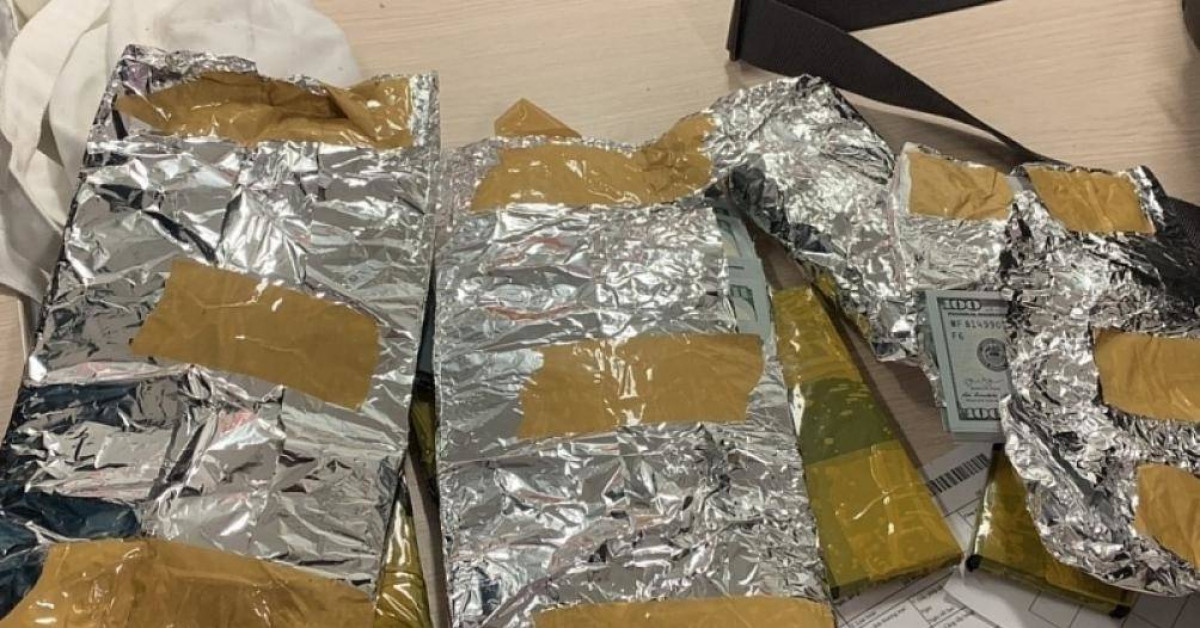 Kinh doanh - Nữ khách bị phát hiện giấu gần 130.000 USD trong hành lý qua Nội Bài