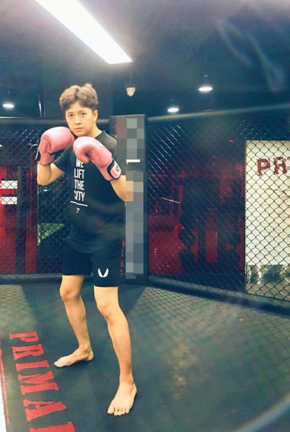 Ngô Kiến Huy chăm chỉ tập boxing tăng sức phản xạ.