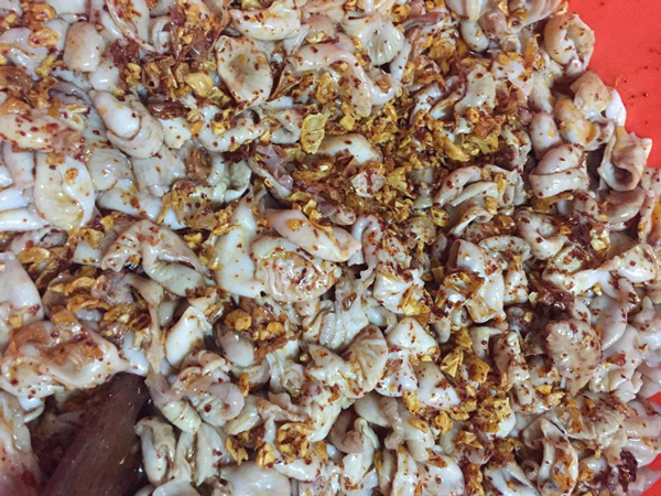 Còn loại đã sơ chế, tẩm ướp sẽ bán với giá cao hơn, lên đến 300;000 đồng/kg.