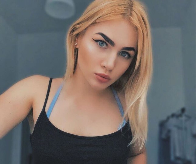 Quán quân quyền anh trẻ&nbsp;Amina Bulakh bị tàu hòa đâm tử vong khi đang lái xe và lướt điện thoại (Ảnh: east2west news)