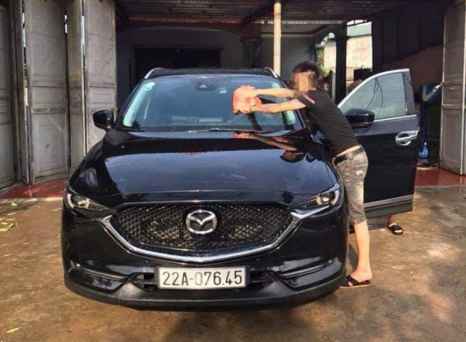 Chiếc xe giam giữ con tin với những trận đòn roi và thác loạn ma tuý của nhóm Long.&nbsp;