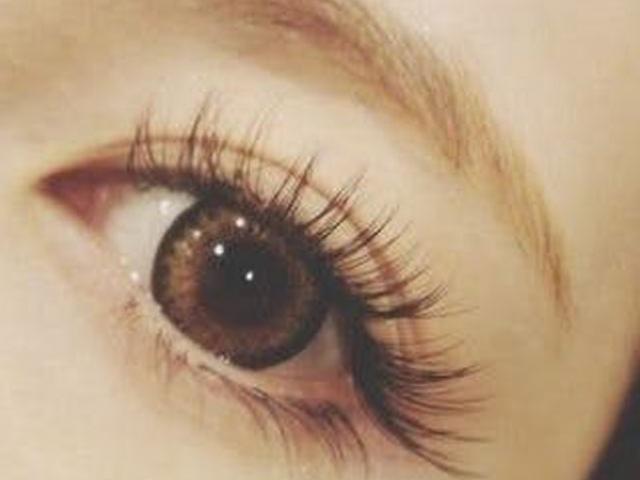 Làm đẹp - Thường xuyên gắn mi giả nhưng bạn đã biết những điều này chưa?