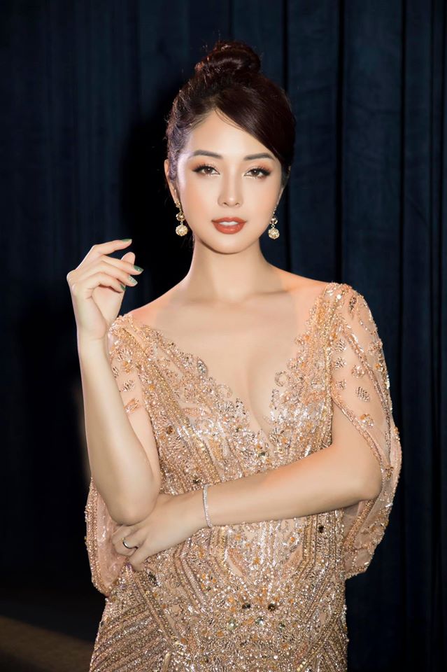 ...so sánh với nhan sắc của người đẹp trước khi mang thai con thứ 4 không có thay đổi gì nhiều.&nbsp;