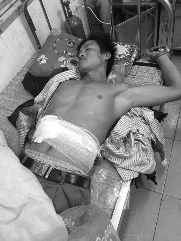 Lưu Văn Nghĩa được đưa đến bệnh viện cấp cứu sau khi tự đâm vào bụng