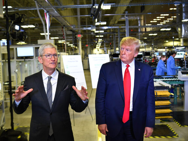 Thời trang Hi-tech - Tim Cook liệu có "lái" được Tổng thống Trump theo ý muốn?