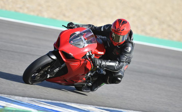 2020 Ducati Panigale V2: Mẫu sport bike thiết kế đẹp, dễ lái cho dân mê xe - 5