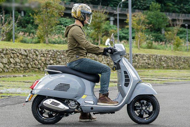 Đánh giá Vespa GTS 300 hpe SuperTech, ngôi sao sáng làng xe sang - 4