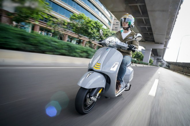 Đánh giá Vespa GTS 300 hpe SuperTech, ngôi sao sáng làng xe sang - 1