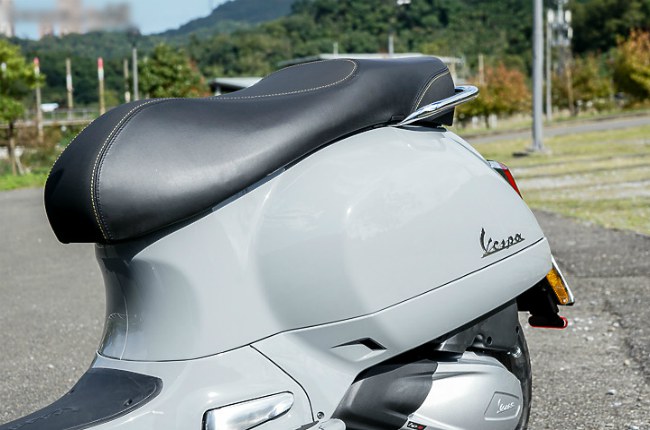 Đánh giá Vespa GTS 300 hpe SuperTech, ngôi sao sáng làng xe sang - 12