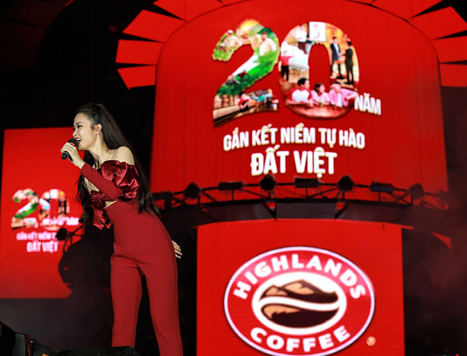 Noo Phước Thịnh, Đông Nhi “cháy” cùng hơn 10.000 fan – dấu thăng cho hành trình 20 năm của Highlands Coffee - 4