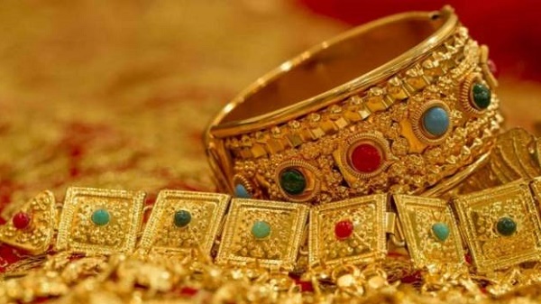 Vàng khởi động tuần mới không mấy lạc quan