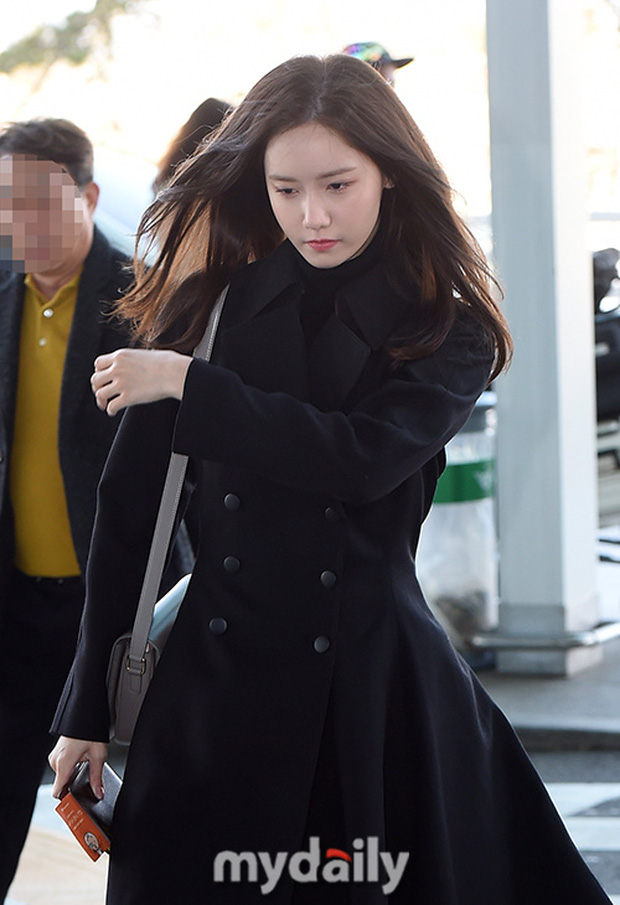 YoonA không giấu được nỗi buồn khi có mặt ở sân bay Hàn trước khi sang VN