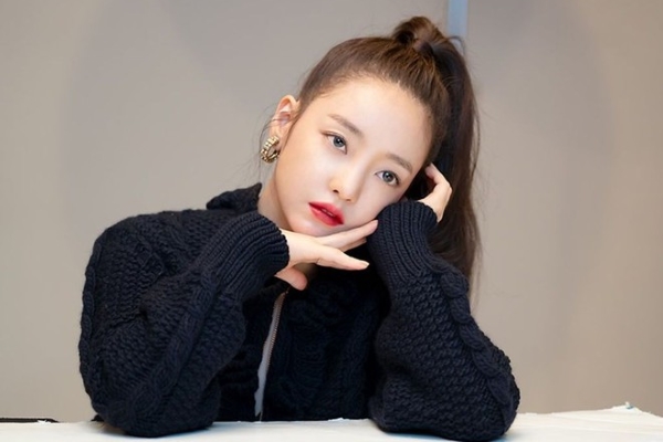 Động thái đặc biệt của Hari Won trước sự ra đi đột ngột của Sulli lẫn Goo Hara - 1