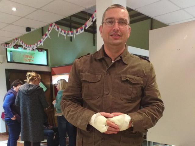 Thế giới - Mang súng AK47 vào khủng bố trường học, bị thầy giáo “xử đẹp”