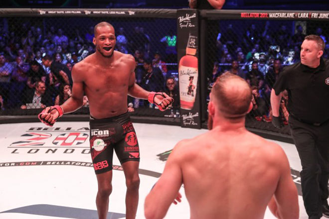 Michael "Venom" Page có trận thắng thứ 16 trong sự nghiệp