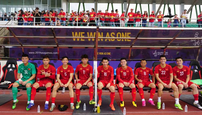 HLV Park Hang Seo đã cất hầu hết các trụ cột như Quang Hải, Trọng Hoàng, Văn Hậu, Hùng Dũng, Tiến Linh... trên ghế dự bị ở trận ra quân của U22 Việt Nam tại SEA Games 2019 trước U22 Brunei chiều ngày 25/11.